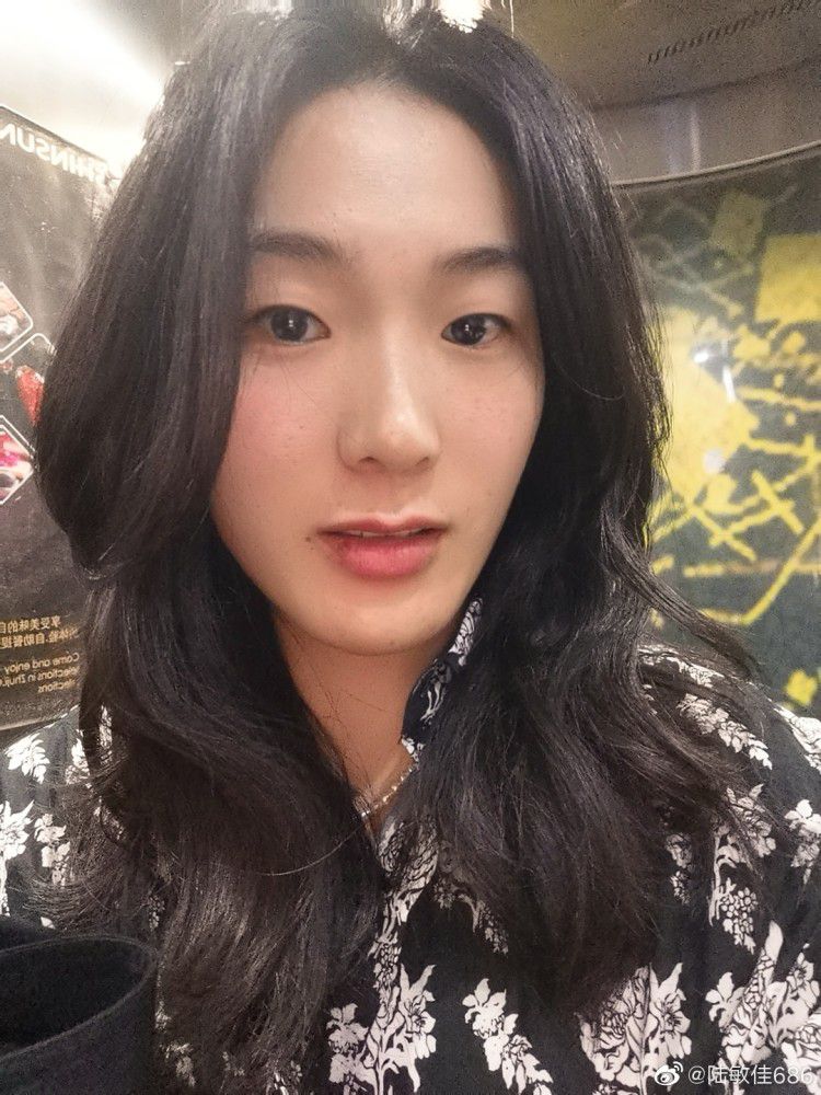 费可欣听完之后，几乎不假思索的拍板道：那就不费劲了，直接定金陵国际大酒店吧。